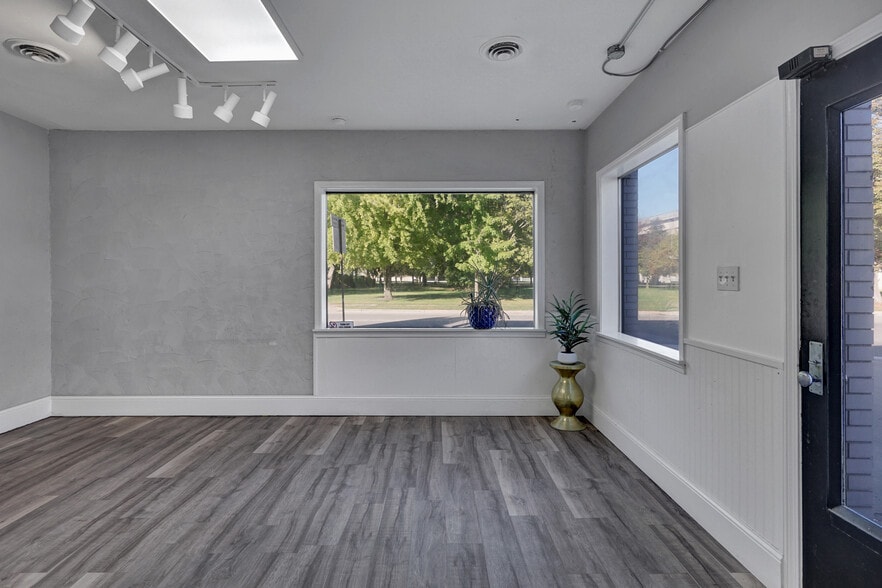 More Photos Of 1026 State St, Port Huron Freestanding For Sale