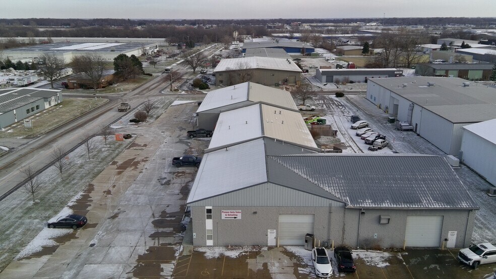 More Photos Of 2200-2240 W Townline Rd, Peoria Warehouse For Lease