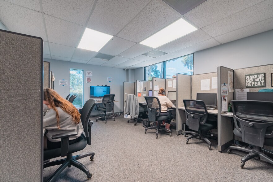 More Photos Of 2290-2298 W Airport Blvd, Sanford Flex For Lease