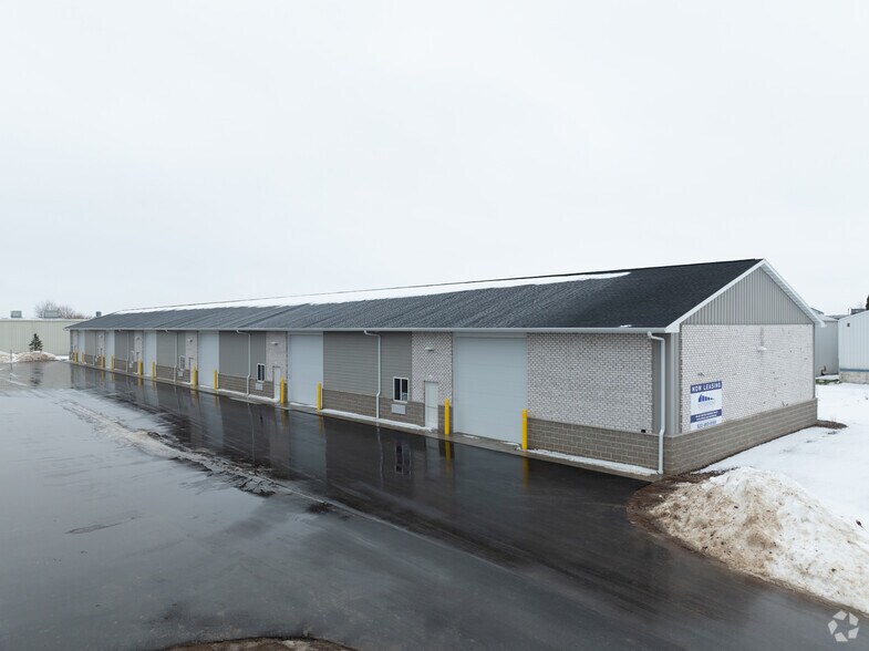 Primary Photo Of 1405 Enterprise Dr, De Pere Flex For Lease
