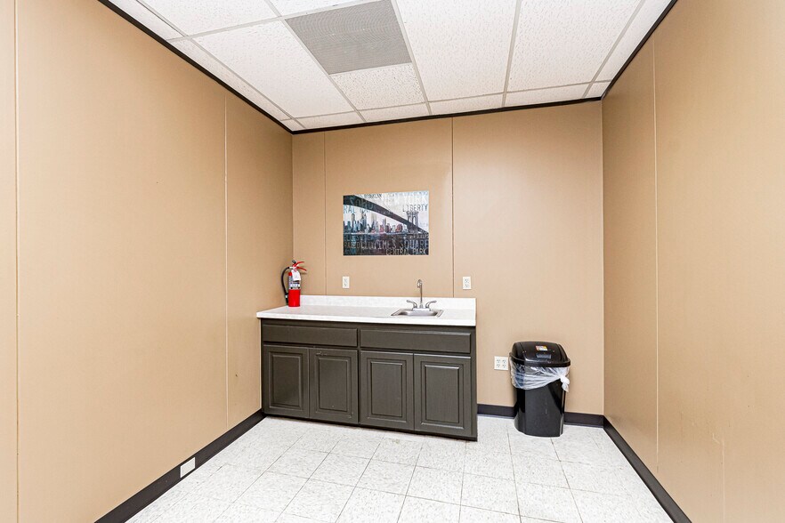 More Photos Of 11550 Newcastle Ave, Baton Rouge Office For Lease