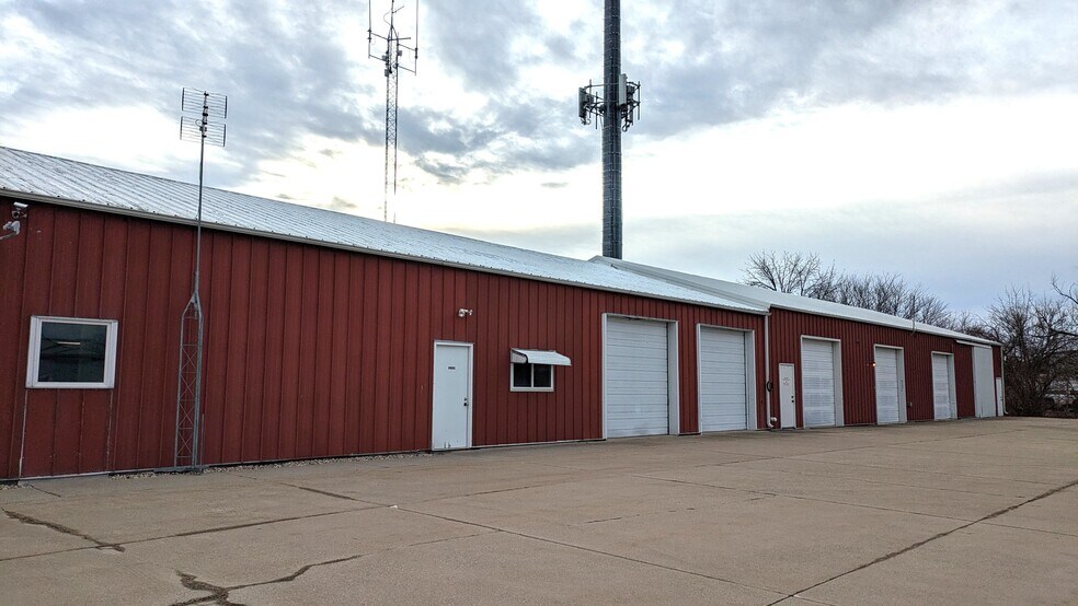 More Photos Of 2503 General Electric Rd, Bloomington Flex For Sale