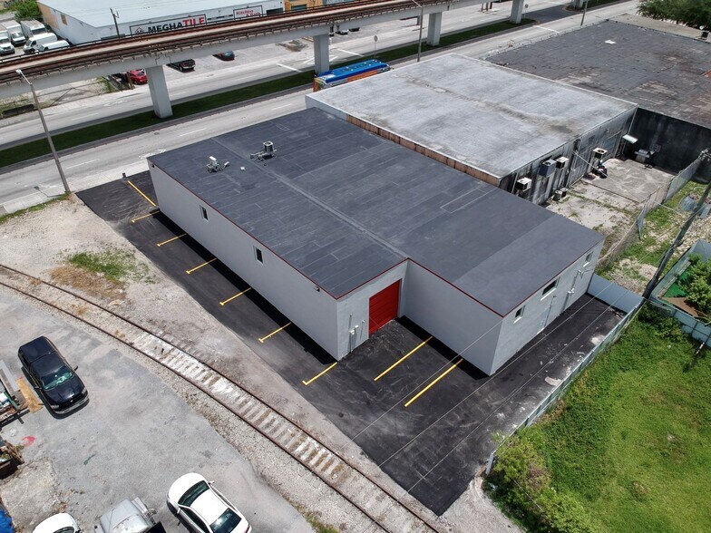 More Photos Of 242 W 21st St, Hialeah Warehouse For Lease