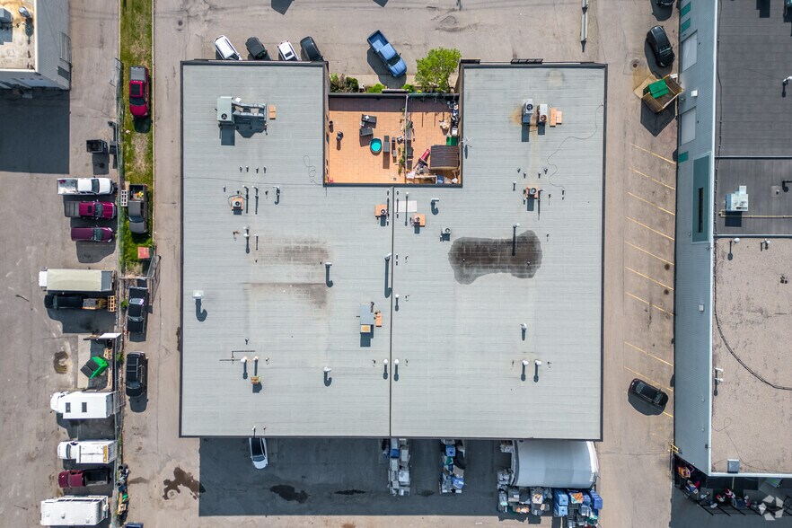 More Photos Of 2935-2947 19th St NE, Calgary Service For Lease