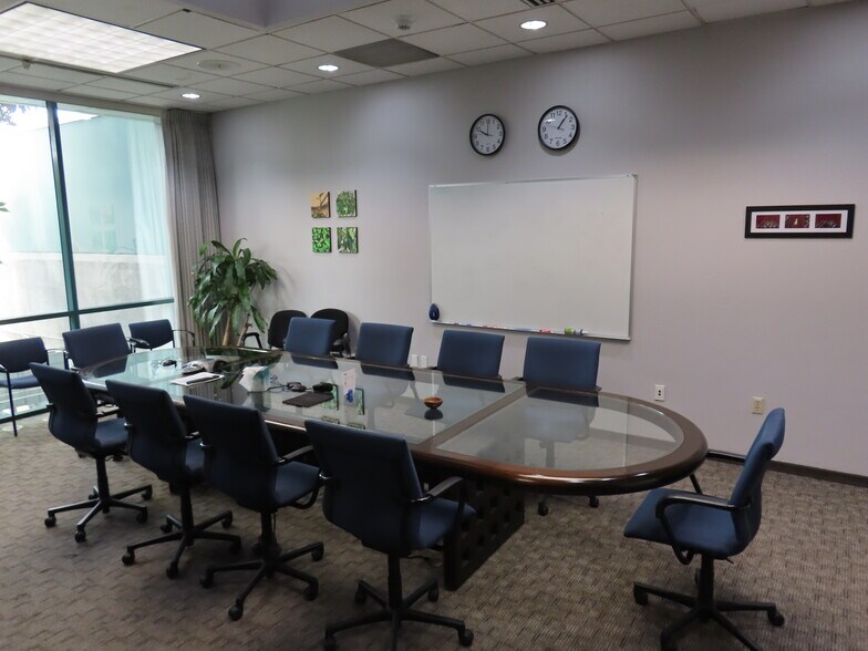 More Photos Of 1910-1920 5th St, Davis Light Manufacturing For Sale