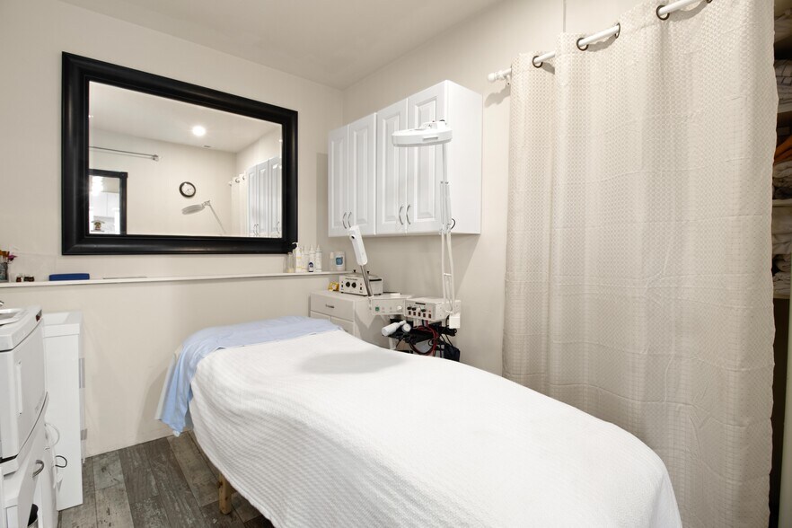 More Photos Of 2550 Highway 82, Glenwood Springs Showroom For Sale