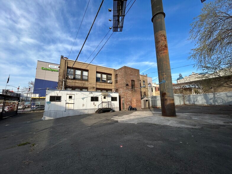More Photos Of 122 18th St, Brooklyn Land For Lease