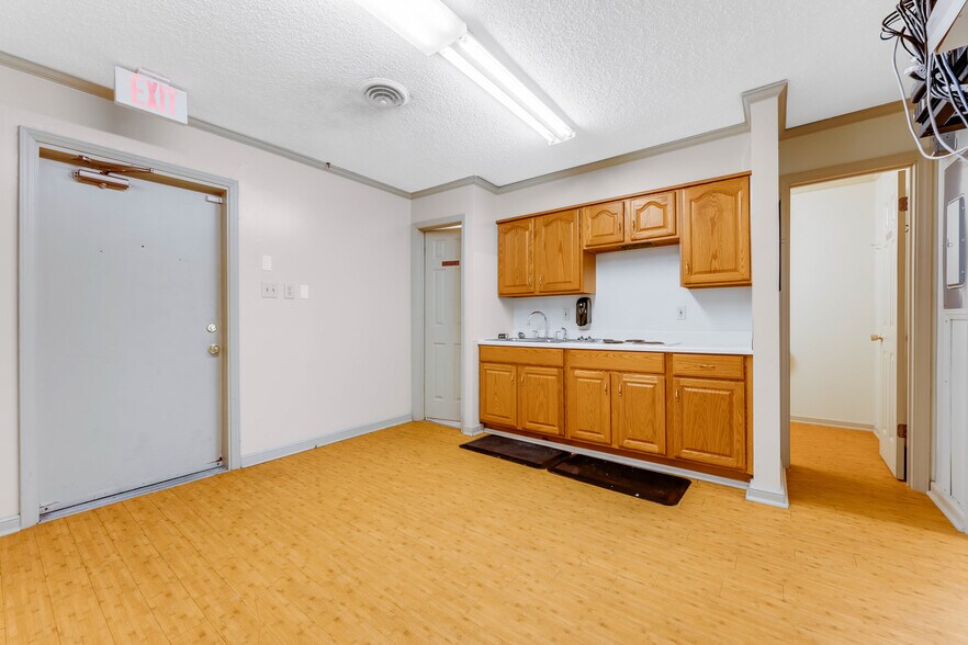 More Photos Of 12256 Veterans Memorial Hwy, Reedsville Bank For Lease