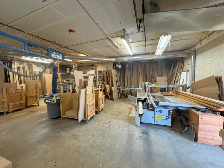More Photos Of 3591 S 300 W, Salt Lake City Showroom For Lease