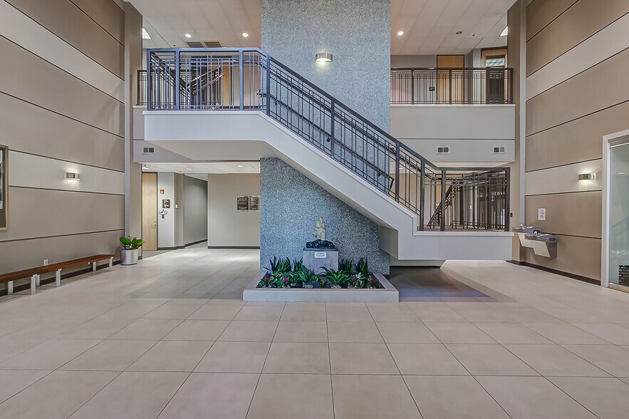 More Photos Of 4840 W Panther Creek Dr, The Woodlands Unknown For Lease