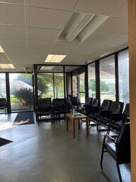 More Photos Of 2501 Cumberland Dr, Valparaiso Medical For Sale