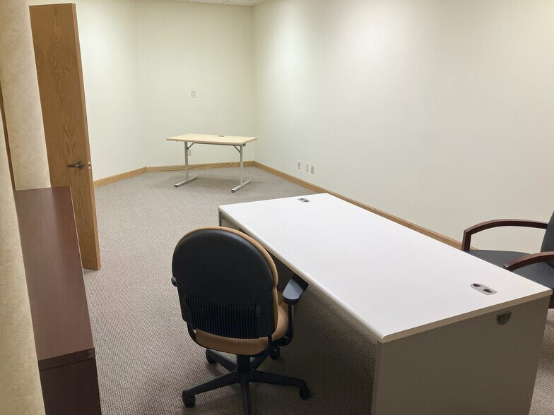 More Photos Of 156-160 W State St, Sycamore Office For Lease