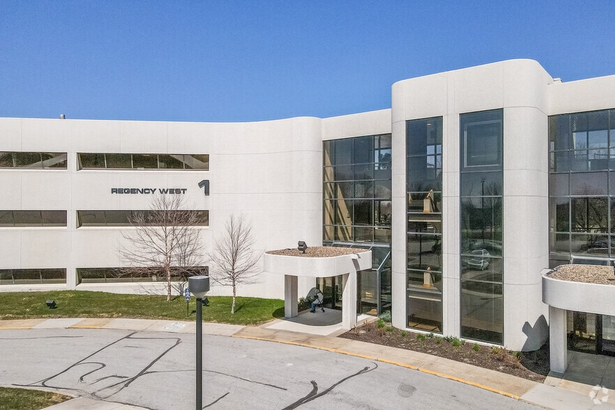 More Photos Of 1501 50th St, West Des Moines Office For Lease