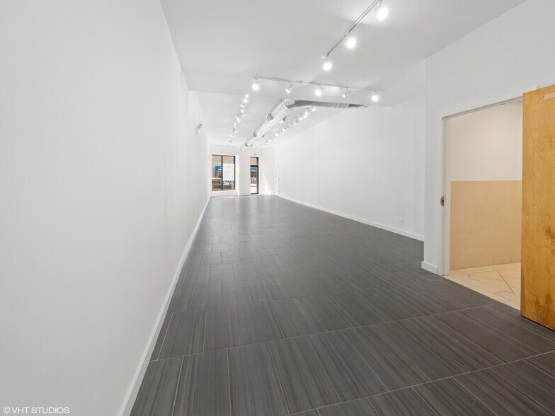 More Photos Of 2901-2911 N Clark St, Chicago Storefront Retail Residential For Lease