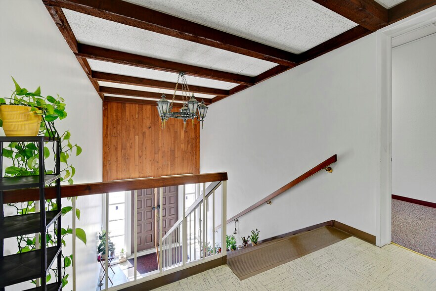 More Photos Of 120 S Liberty St, Independence Office For Sale