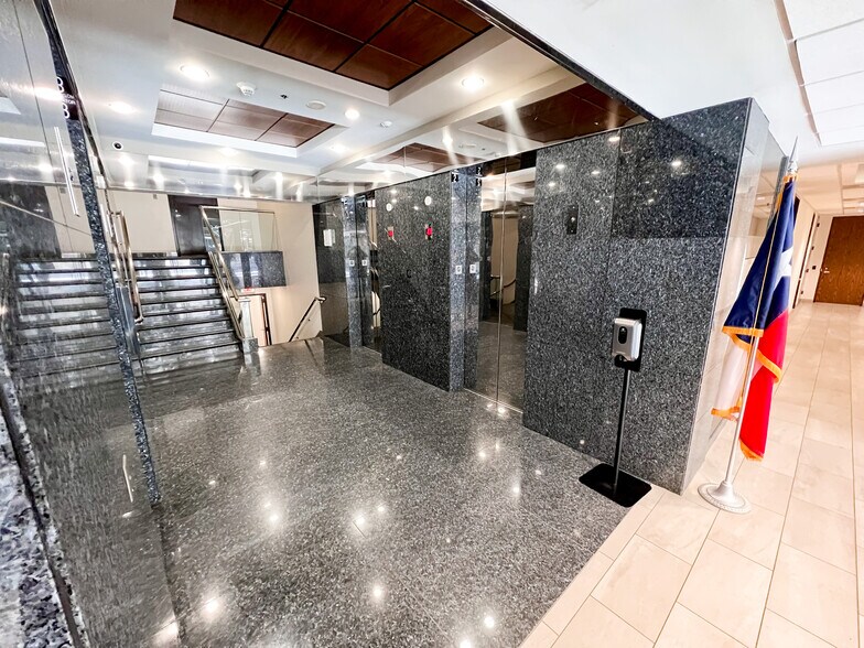 More Photos Of 500 W Illinois Ave, Midland Office For Lease