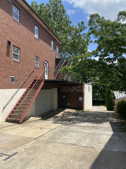 More Photos Of 916 Chester Pike, Prospect Park Showroom For Lease