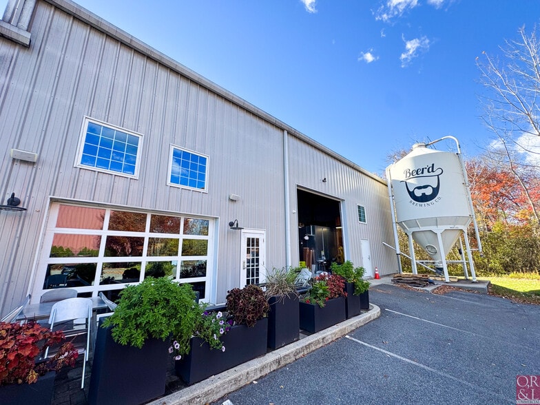 More Photos Of 225 Leonard Dr, Groton Warehouse For Sale