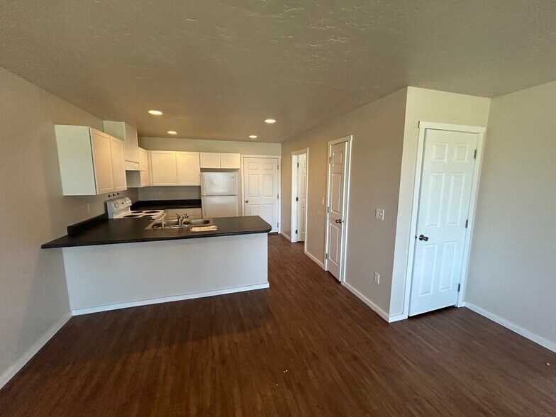 More Photos Of 308-318 W 3rd St, Cheney Apartments For Sale