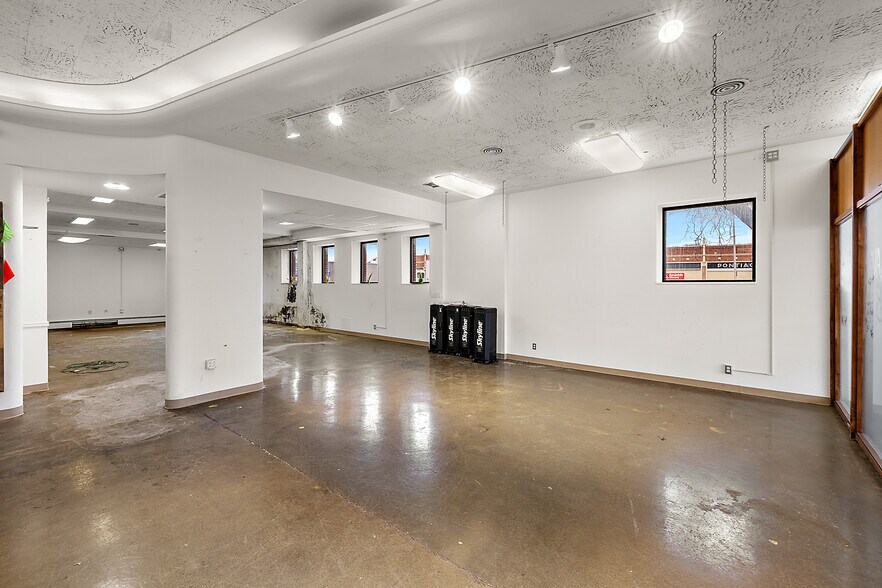 More Photos Of 71-75 W Huron St, Pontiac Office For Sale