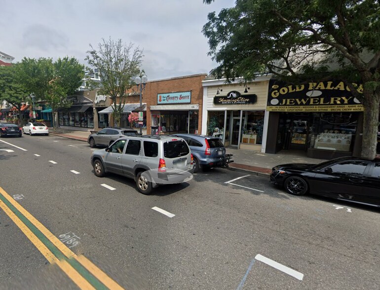 More Photos Of 33 E Main St, Patchogue Storefront For Lease