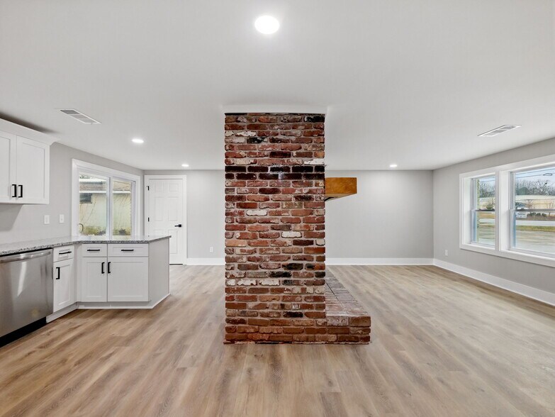 More Photos Of 3473 Atlanta Hwy, Flowery Branch Office For Sale