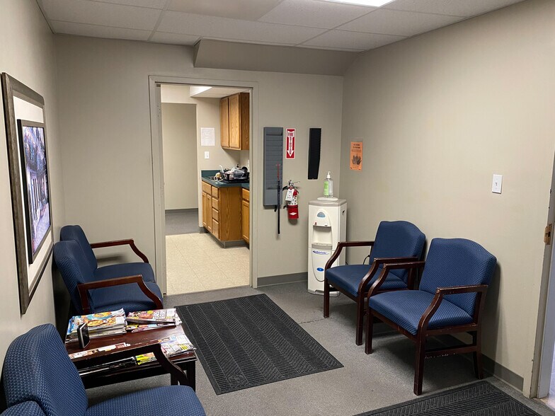 More Photos Of 26005 Ridge Rd, Damascus Medical For Lease