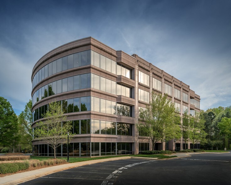 More Photos Of 2709 Water Ridge Pky, Charlotte Office For Lease