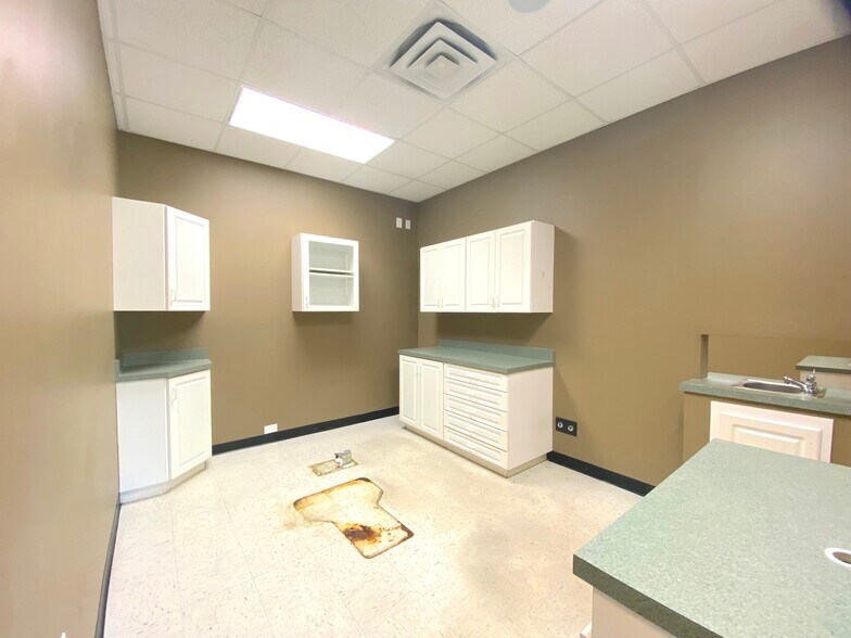 More Photos Of 910 Williston Park Pt, Lake Mary Medical For Sale