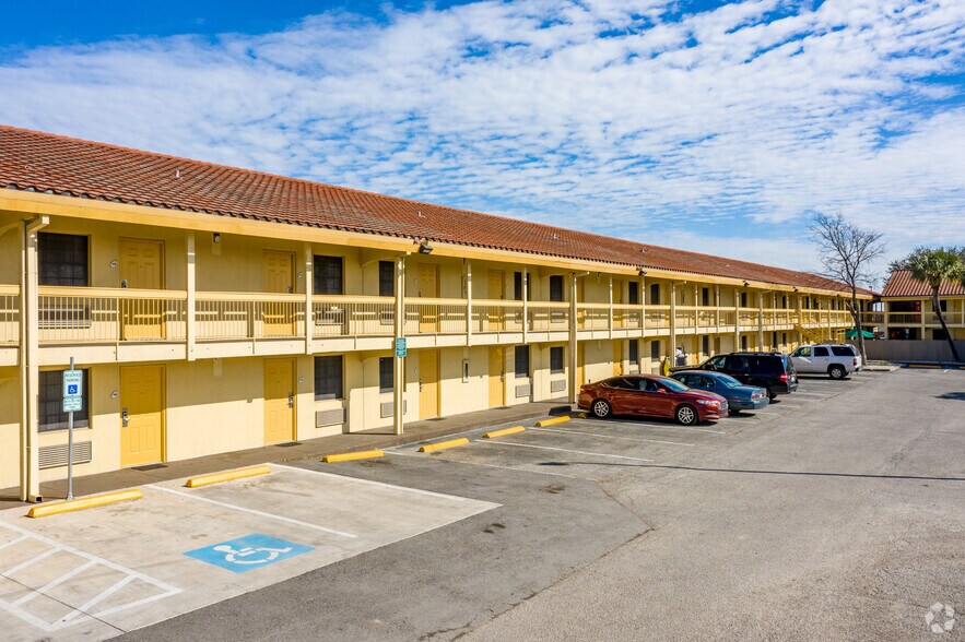 More Photos Of 6410 N Interstate 35, San Antonio Hotel For Sale