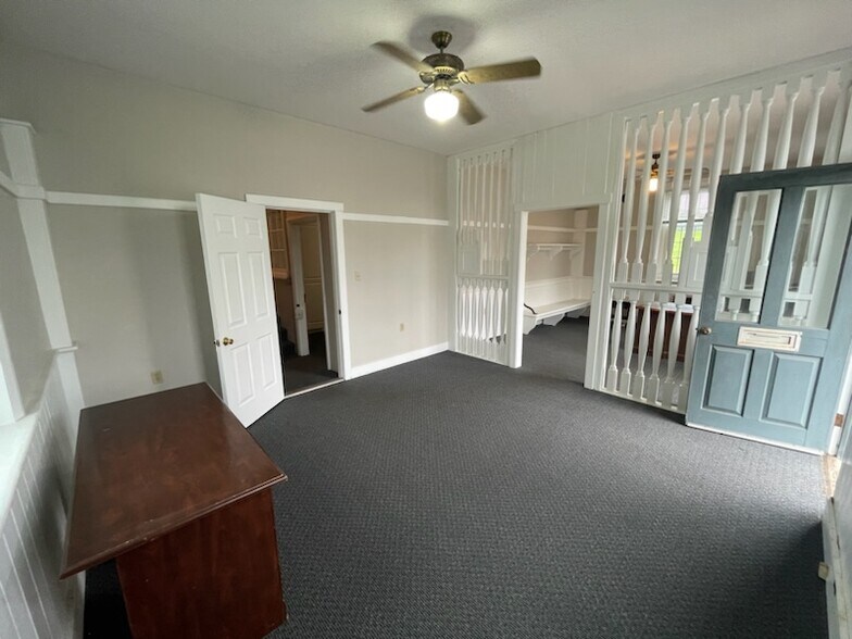 More Photos Of 249 Railroad Ave, Bird In Hand Self Storage For Lease