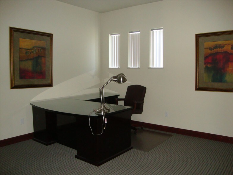 More Photos Of 1715 Pole Line Rd E, Twin Falls Bank For Sale