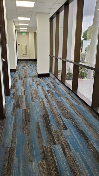 More Photos Of 2000 Glades Rd, Boca Raton Office For Lease