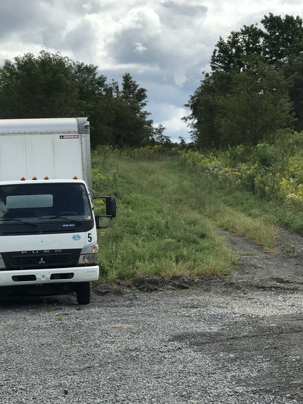 More Photos Of 235 Lawless Rd, Morgantown Warehouse For Lease