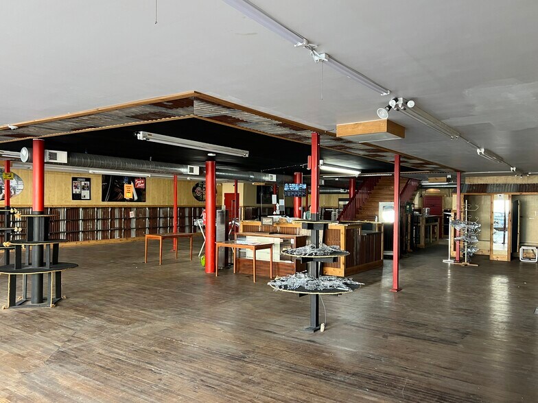 More Photos Of 110 E Chambers St, Cleburne General Retail For Sale