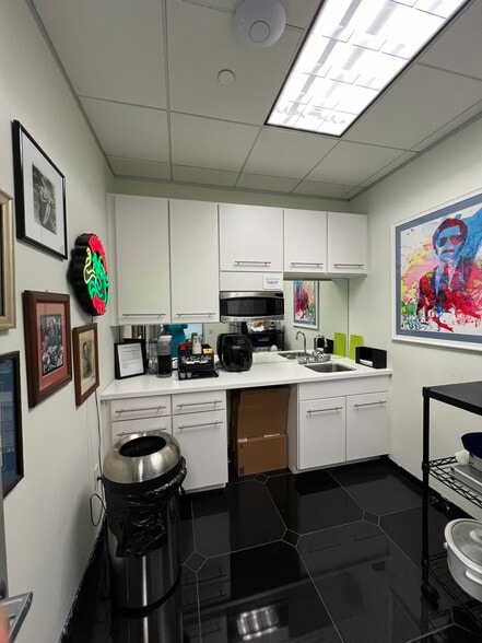 More Photos Of 9999 Bellaire Blvd, Houston Medical For Sale