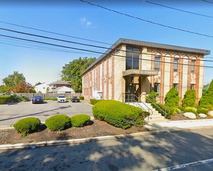 More Photos Of 20 Miller Pl, Syosset Office For Sale