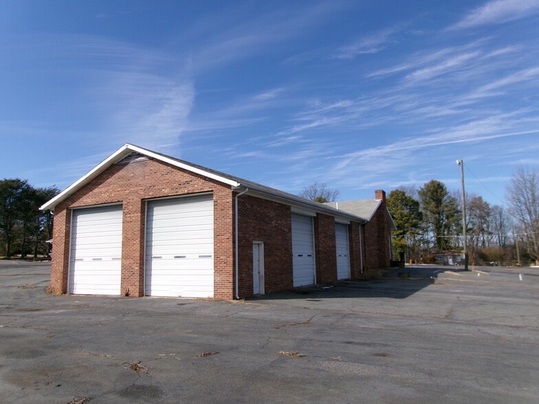 More Photos Of 8655 Fairystone Park Hwy, Bassett Auto Repair For Sale