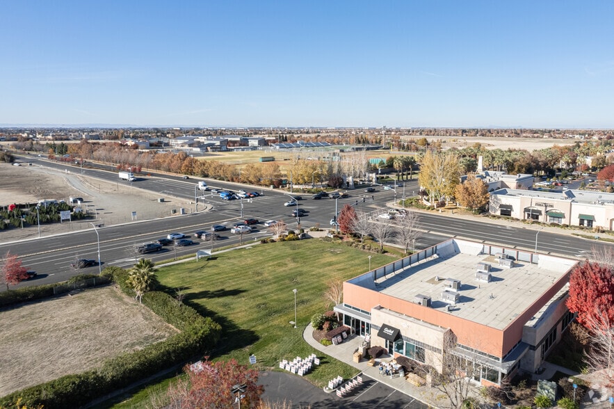 Primary Photo Of 2290 Del Paso Rd, Sacramento General Retail For Sale