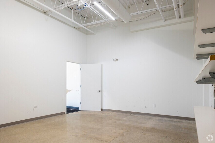 More Photos Of 980 Elk Grove Town Ctr, Elk Grove Village Unknown For Lease