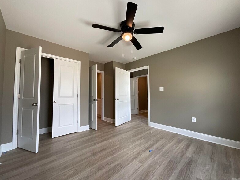 More Photos Of 405 & 407 E Center Street, Jacksonville Specialty For Sale