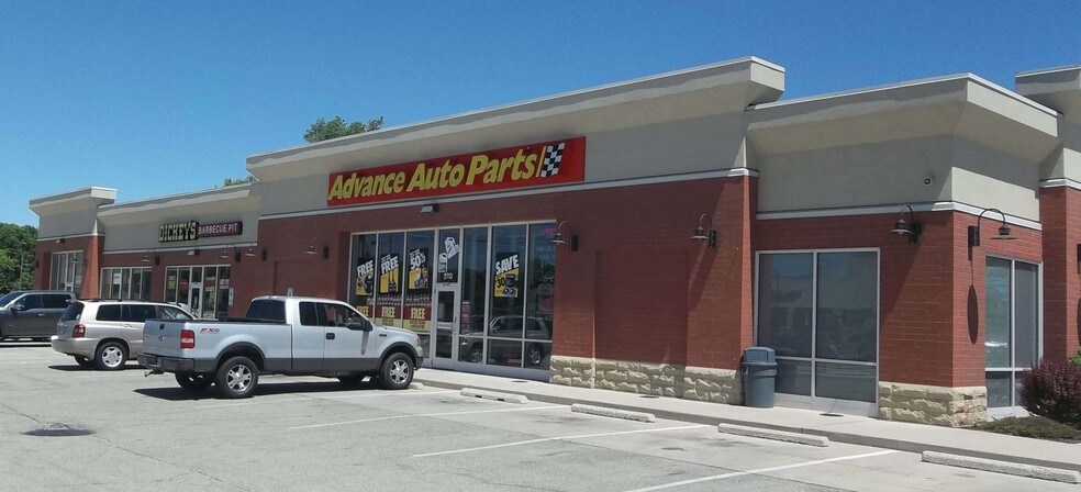 More Photos Of 2713-2723 Calumet Dr, Sheboygan Storefront Retail Office For Lease