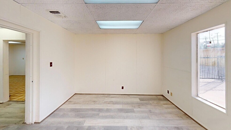 More Photos Of 1842 Bandera Rd, San Antonio Light Distribution For Sale