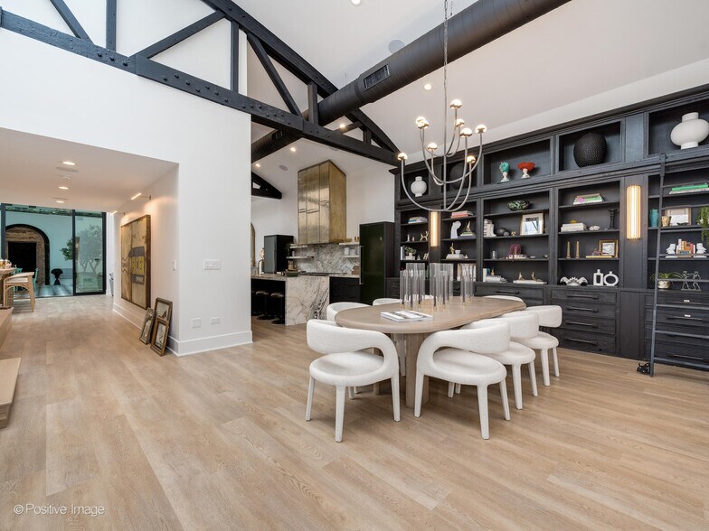 More Photos Of 2733 N Pulaski Rd, Chicago Showroom For Sale