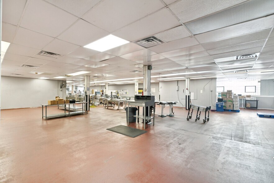 More Photos Of 5935 Woodland Ave, Philadelphia Food Processing For Sale