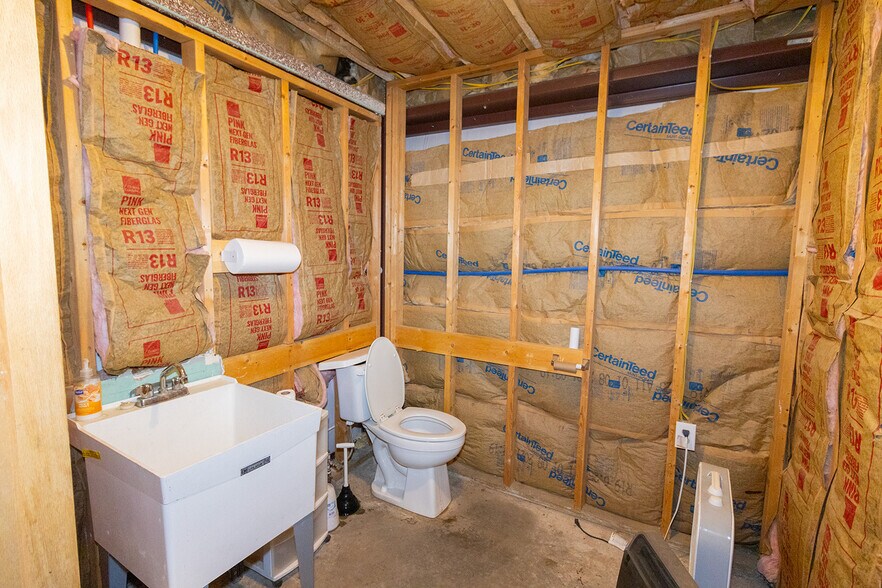 More Photos Of 1919 W Central Ave, El Dorado Warehouse For Lease