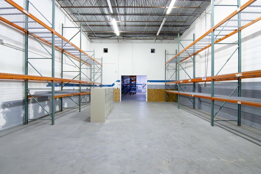 More Photos Of 2600 118th Ave N, Saint Petersburg Light Distribution For Lease