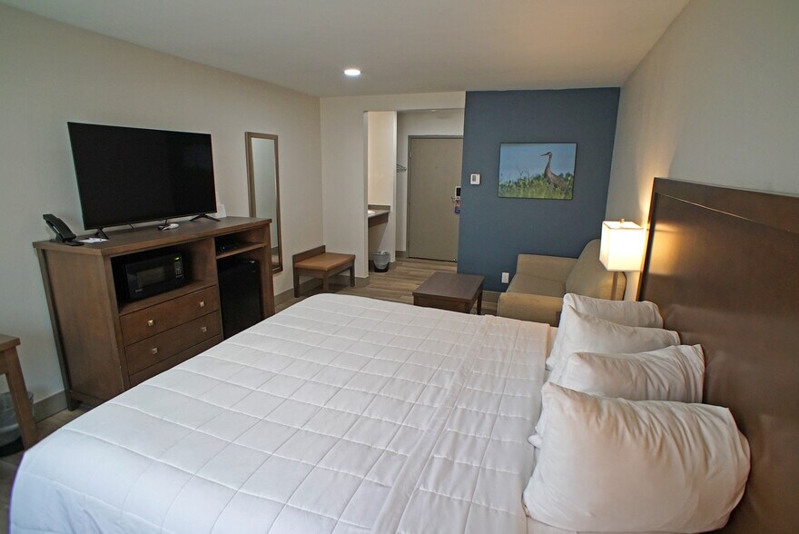 More Photos Of 1519 Grande Ave, Monte Vista Hotel For Sale