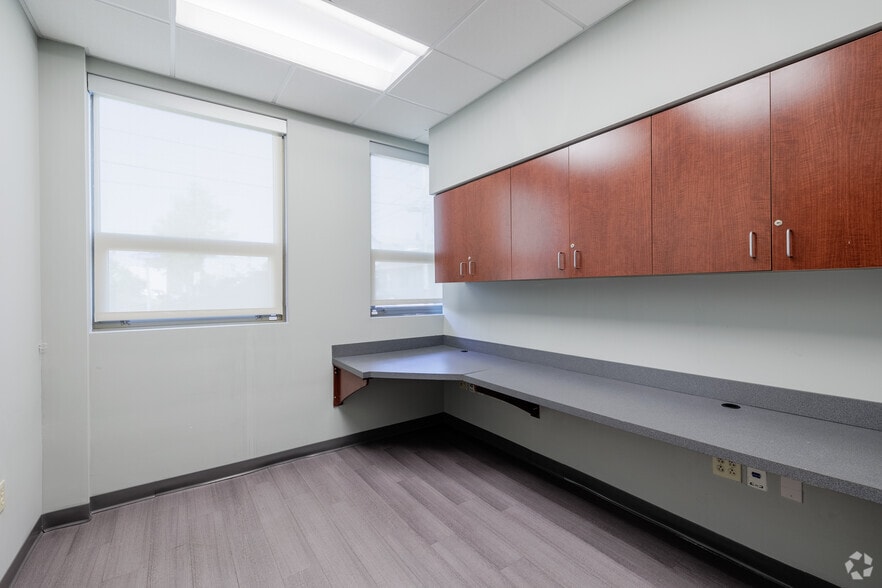 More Photos Of 20 Woodridge Ave, Hackensack Medical For Sale