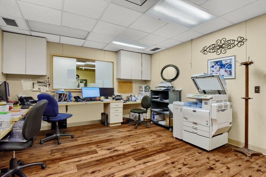 More Photos Of 425 N Highland Ave, Sherman Medical For Sale